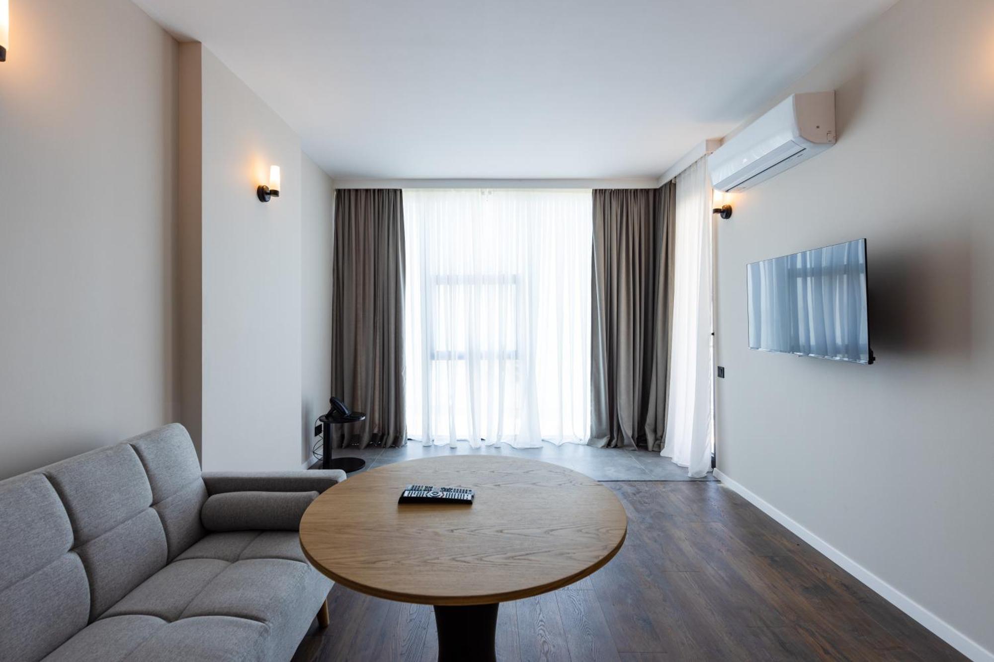 Aqua Batumi Hotel & Apartments Esterno foto