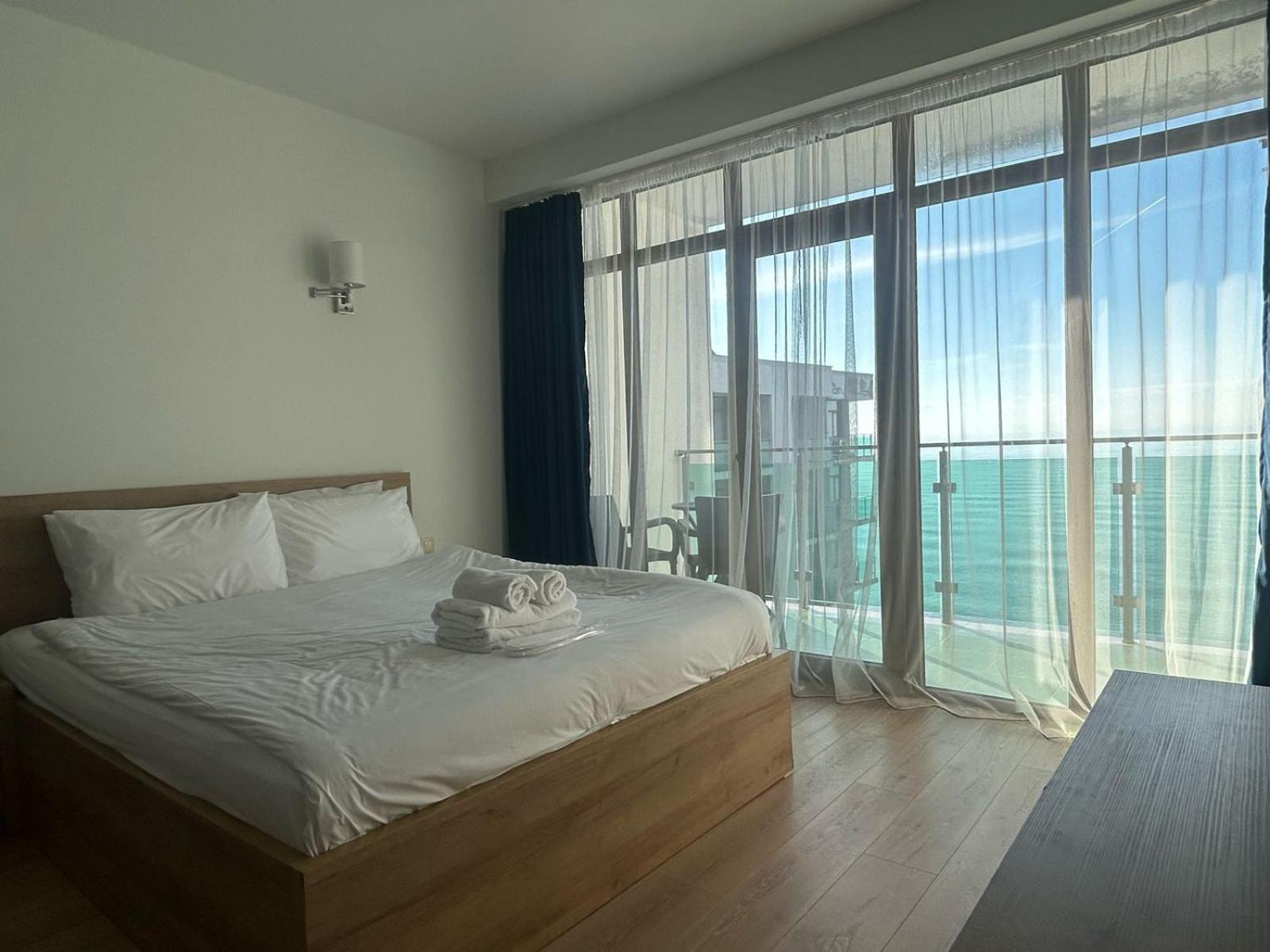 Aqua Batumi Hotel & Apartments Esterno foto